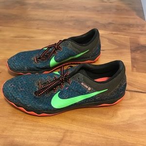 nike flat running shoes